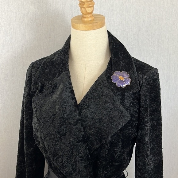 Vintage Jewelry - Purple floral enamel pin brooch